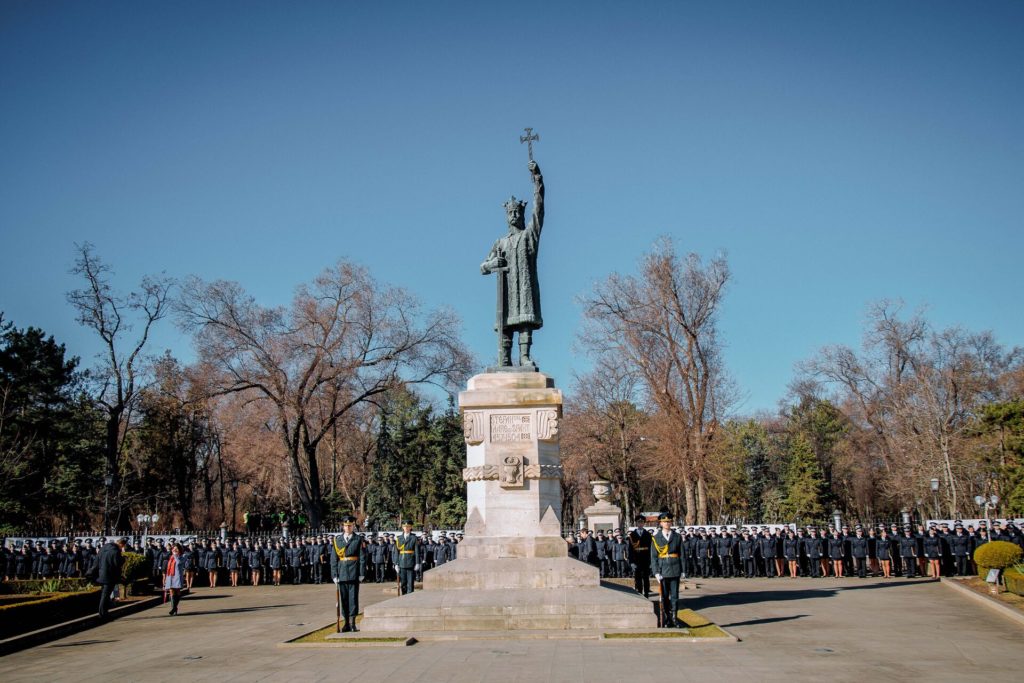 памятник в Кишинёве